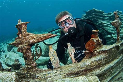 Spooky Bermuda wreck diving 